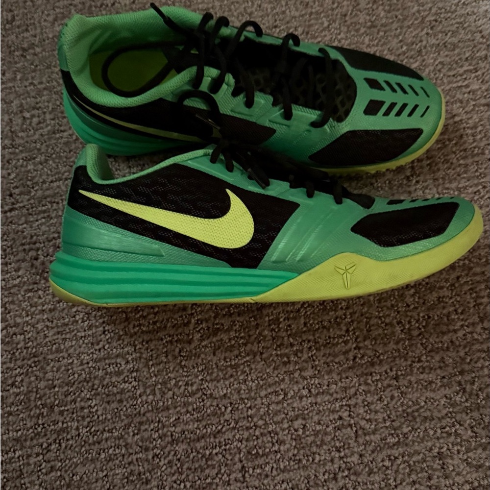 nike kobe green shoes size 10